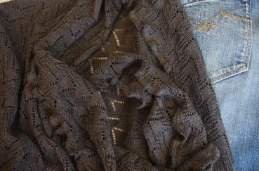 Invero Dreiecktuch Susi stone, Farben , Struktur, Muster zu Jeans